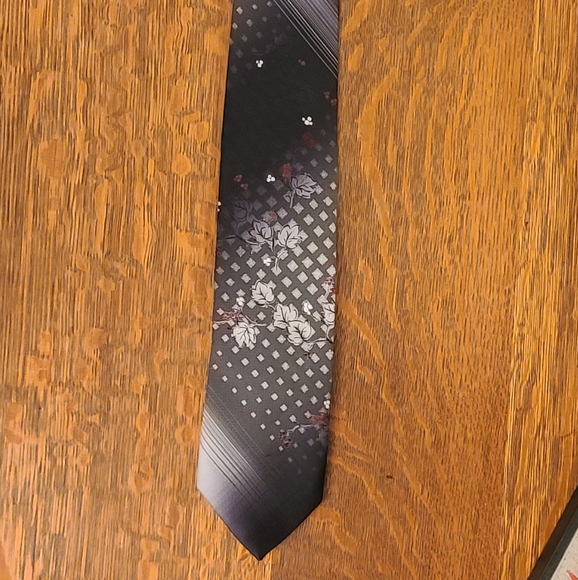 The Mens Shop J.C. Penny Black Silver Red Tie - Picture 4 of 8